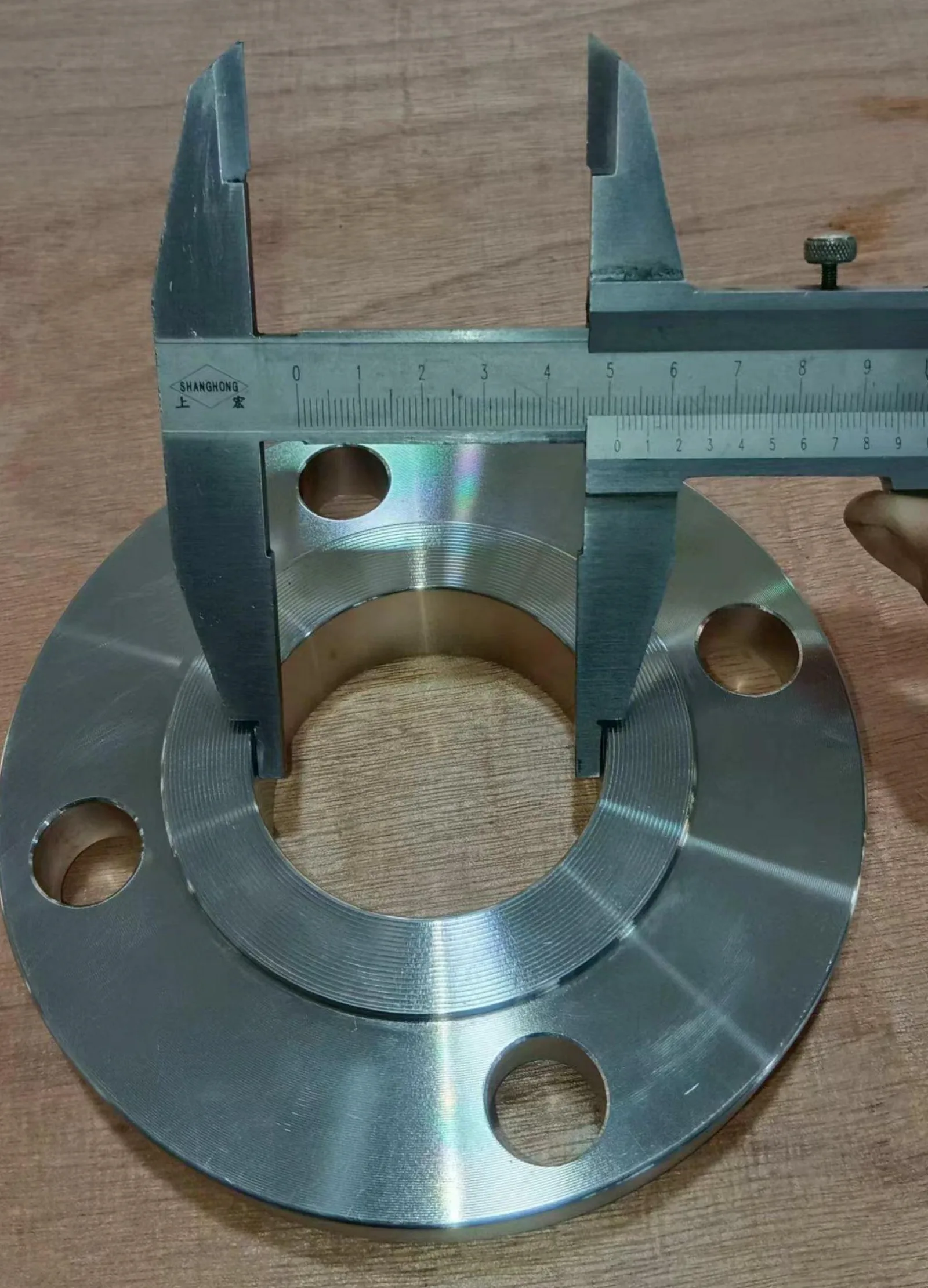 Inspección dimensional de una brida industrial