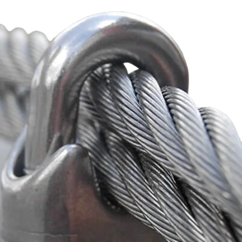 Detalle de cable de acero con guardacabo